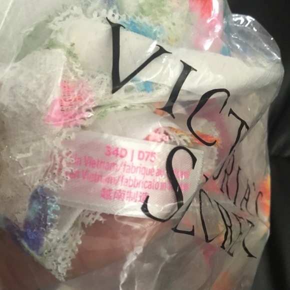 Victoria Secret Pink push up bra - Picture 3 of 4